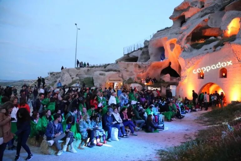 Diziler, Festivaller ve Sosyal Medya Entegrasyonu