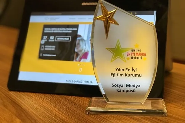 En iyi eğitim markası ödülümüzü aldık