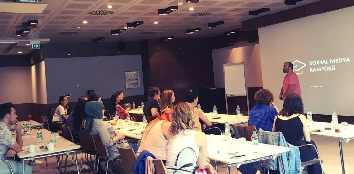 Topluluk Önünde Konuşmanın 10 Püf Noktası